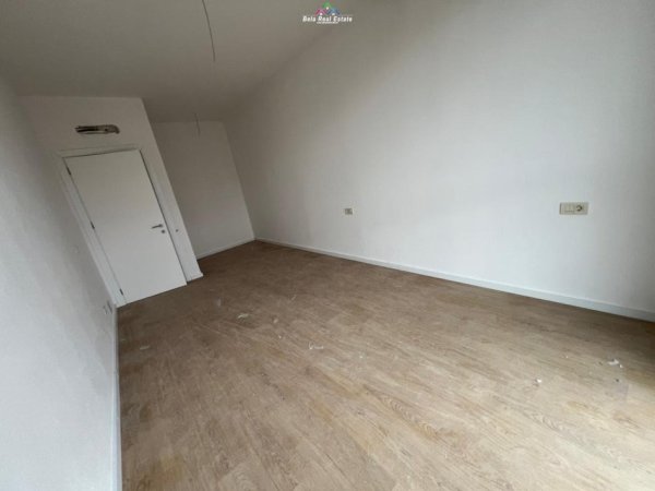 Tirane, jepet me qera zyre Kati 3, 70 m² 600 € (mine peza)