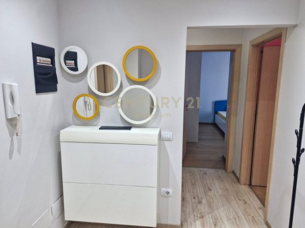 Tirane, jap me qera apartament 3+1 Kati 8, 155 m² 500 € (Yzberish)