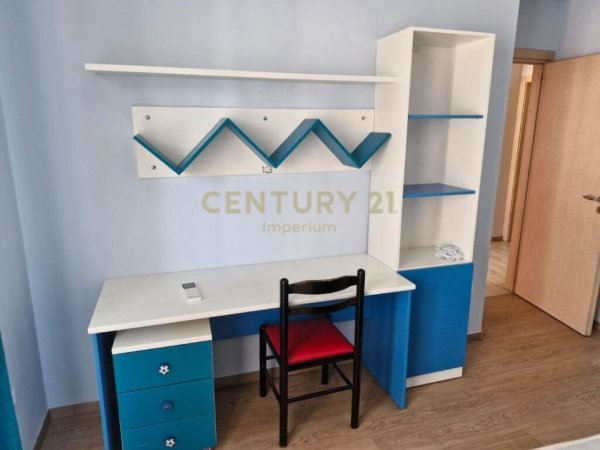 Tirane, jap me qera apartament 3+1 Kati 8, 155 m² 500 € (Yzberish)