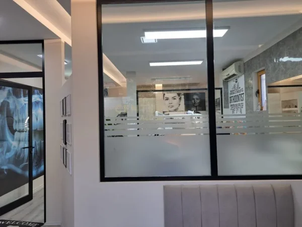 Tirane, shitet ambjent biznesi Kati 0, 100 m² 250.000 € (Qytet Studenti)