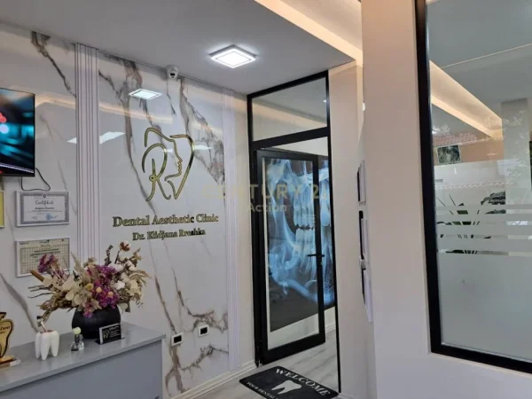 Tirane, shitet ambjent biznesi Kati 0, 100 m² 250.000 € (Qytet Studenti)