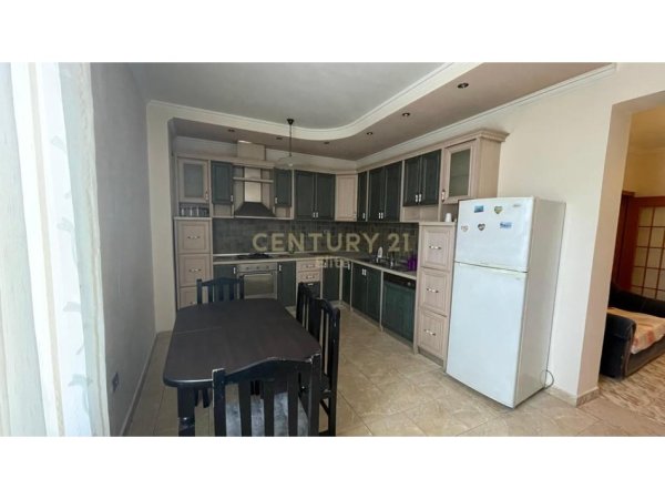 Tirane, jepet me qera apartament 2+1 Kati 5, 86 m² 800 € (Sheshi Willson)