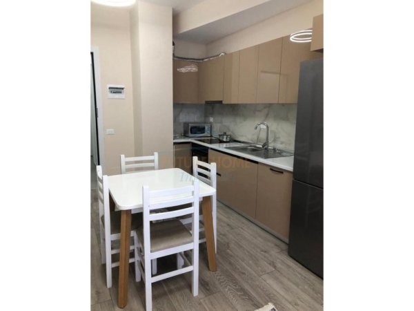 Tirane, jepet me qera apartament 1+1 Kati 4, 60 m² 430 € (ALIDEM , Kompleksi Mangalem)