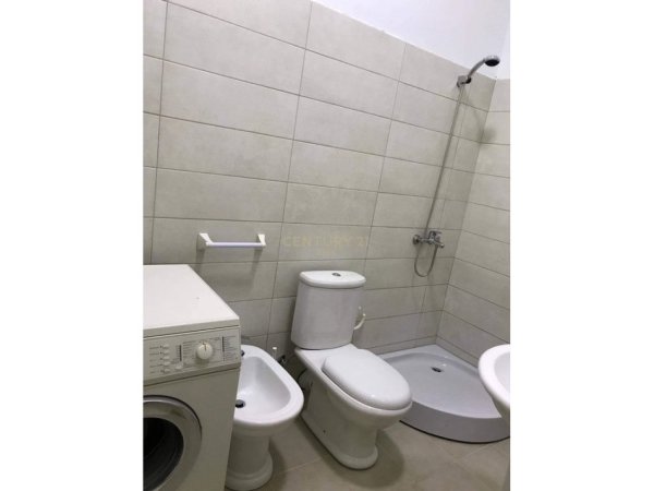 Tirane, jap me qera apartament 1+1 Kati 1, 80 m² 385 € (Fresku)