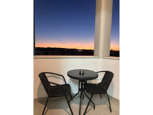 Tirane, jap me qera apartament 1+1 Kati 8, 65 m² 650 € (Unaza e re)