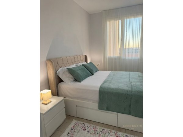 Tirane, jap me qera apartament 1+1 Kati 8, 65 m² 650 € (Unaza e re)