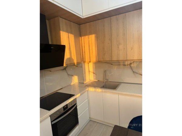 Tirane, jap me qera apartament 1+1 Kati 8, 65 m² 650 € (Unaza e re)
