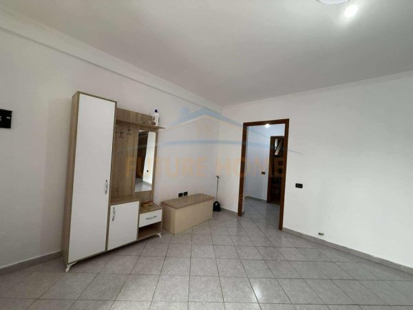 Tirane, jepet me qera apartament 2+1 Kati 1, 123 m² 450 € (Bulevardi i Ri , Rruga Reshit Maloku)
