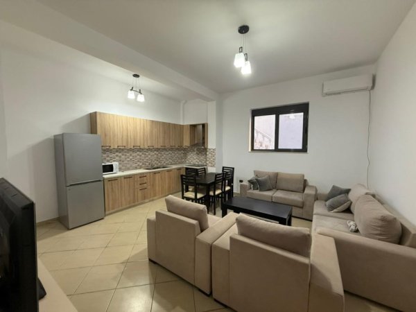Tirane, jepet me qera apartament 2+1+Ballkon Kati 1, 100 m² 450 € (Sauk i Ri)