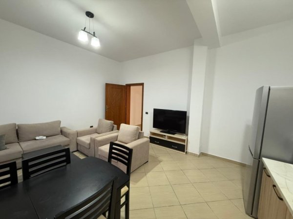Tirane, jepet me qera apartament 2+1+Ballkon Kati 1, 100 m² 450 € (Sauk i Ri)