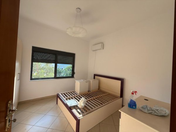 Tirane, jepet me qera apartament 2+1+Ballkon Kati 1, 100 m² 450 € (Sauk i Ri)