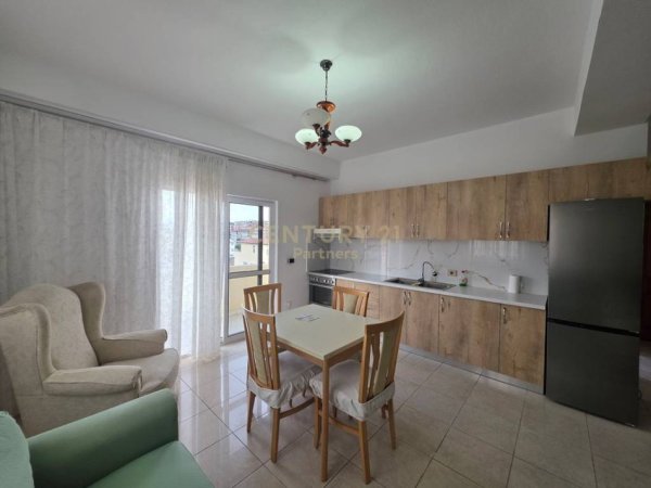 Tirane, jap me qera apartament 2+1 Kati 3, 126 m² 600 € (Farmacia 10)