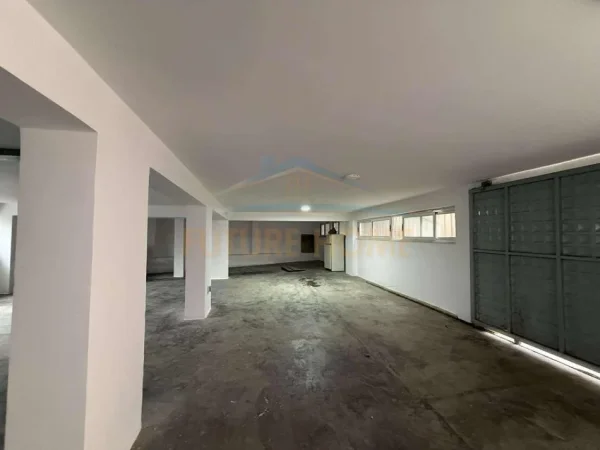 Tirane, jepet me qera magazine Kati 0, 97 m² 350 € (Bulevardi i Ri , Rruga Reshit Maloku)