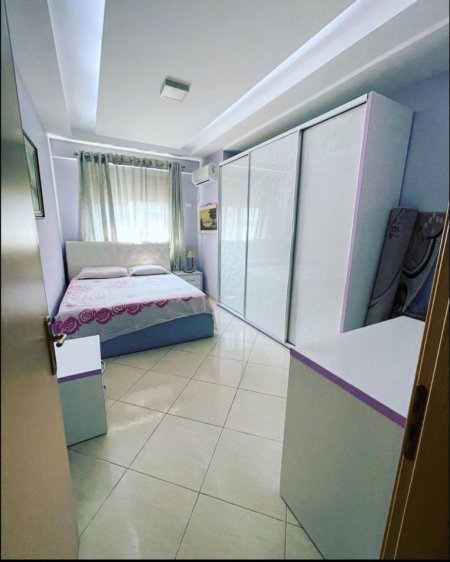 Tirane, jepet me qera apartament 1+1+Ballkon Kati 6, 75 m² 450 € (Astir, Rr. Tom Plezha ne qender)