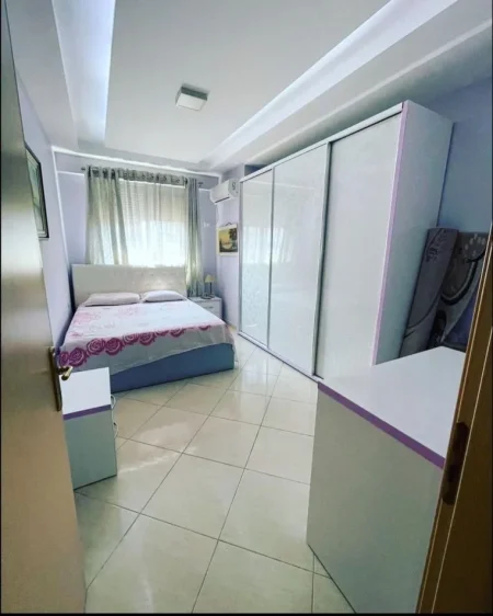 Tirane, jepet me qera apartament 1+1+Ballkon Kati 6, 75 m² 450 € (Astir, Rr. Tom Plezha ne qender)