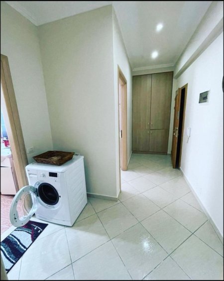 Tirane, jepet me qera apartament 1+1+Ballkon Kati 6, 75 m² 450 € (Astir, Rr. Tom Plezha ne qender)