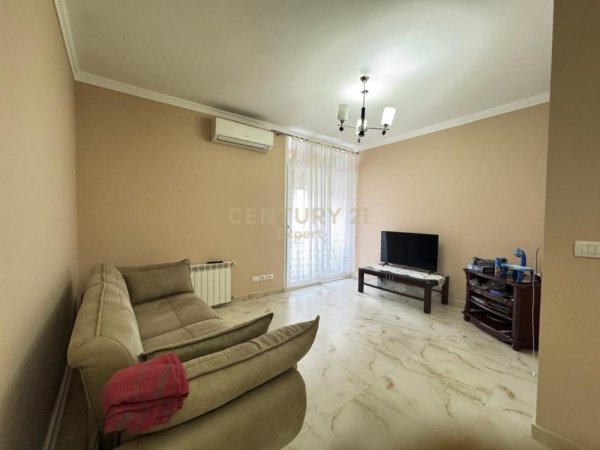 Tirane, jap me qera apartament 2+1 Kati 3, 105 m² 550 € (5 Maji)