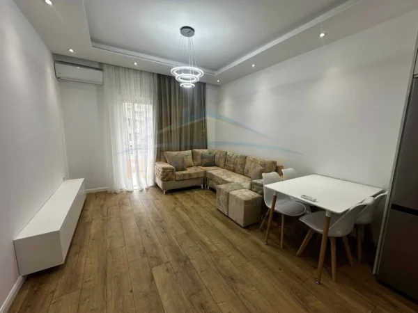 Shitet Apartament 1+1, Kodra e Diellit