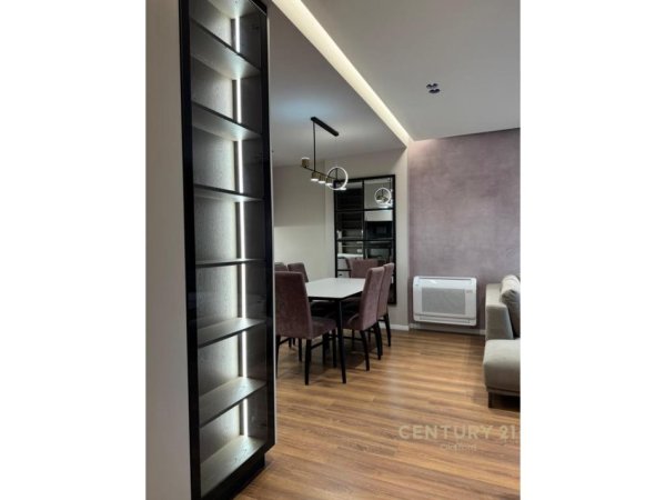 Tirane, jap me qera apartament 1+1 Kati 2, 70 m² 750 € (Shkolla e Kuqe)