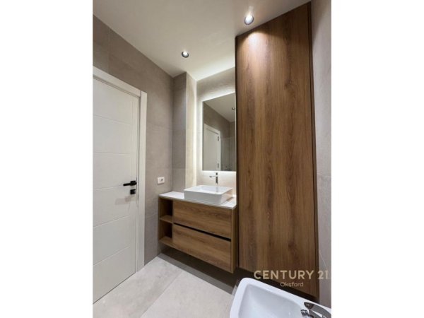 Tirane, jap me qera apartament 1+1 Kati 2, 70 m² 750 € (Shkolla e Kuqe)