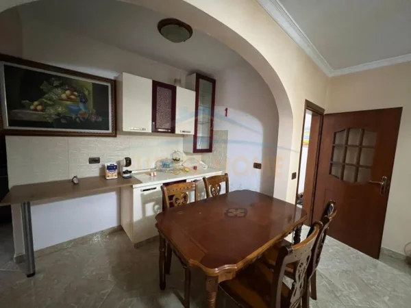 Tirane, jepet me qera apartament 2+1 Kati 1, 87 m² 500 € (LAPRAKE)