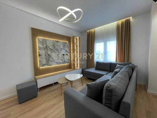 Tirane, jap me qera apartament 1+1 Kati 2, 95 m² 500 € (Kombinat)