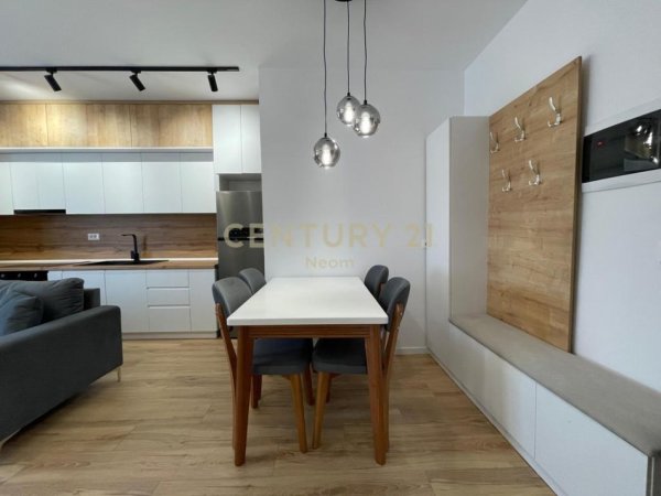 Tirane, jap me qera apartament 1+1 Kati 2, 95 m² 500 € (Kombinat)