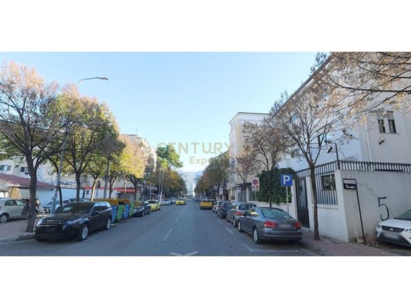 Tirane, jepet me qera ambjent biznesi Kati 0, 13 m² 300 € (Rr . Fortuzi)