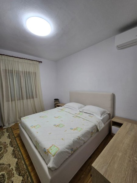 Tirane, jepet me qera apartament 3+1 Kati 1, 120 m² 480 € (Varri Bamit Pasticeri Lika)