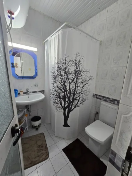 Tirane, jepet me qera apartament 3+1 Kati 1, 120 m² 480 € (Varri Bamit Pasticeri Lika)