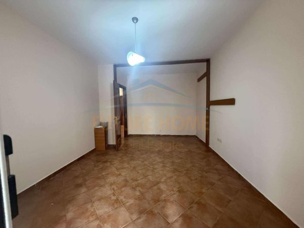 Tirane, shitet apartament 2+1 Kati 1, 131 m² 320.000 € (Komuna e Parisit)