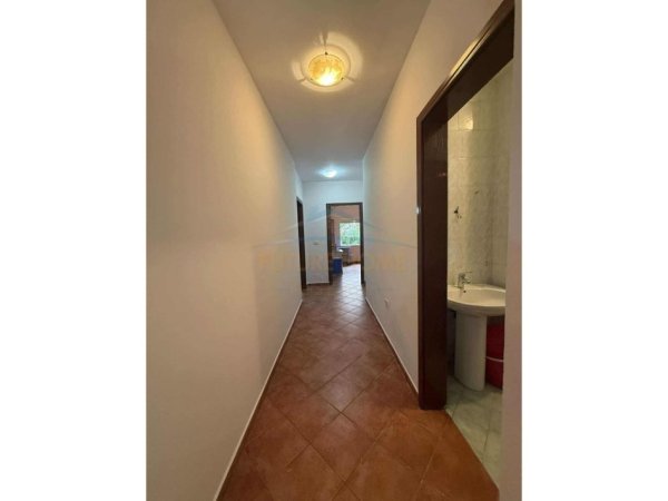 Tirane, shitet apartament 2+1 Kati 1, 131 m² 320.000 € (Komuna e Parisit)