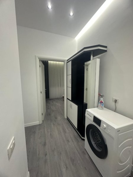 Tirane, jepet me qera apartament 1+1+Ballkon Kati 1, 70 m² 700 € (Pranë Liceut, Rruga Elbasanit,Tiranë)