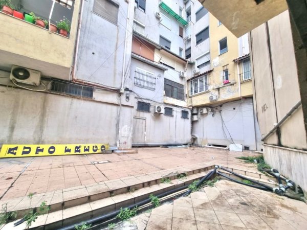 Ambient Biznesi 2 kate me ndarje ne disa ambiente - (📍 Rr. Mihal Grameno - ish KMY) ,  Perballe njesise bashkiake nr. 2 -- CMIMI:1,650,000 Euro