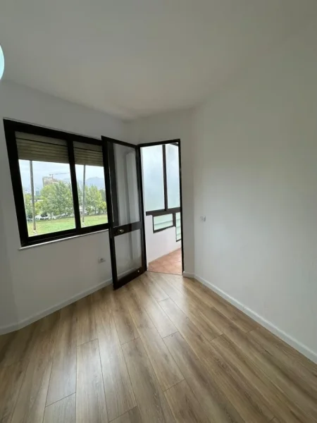 Tirane, shitet apartament 2+1 Kati 5, 81 m² 165.000 € (fusha aviacionit)