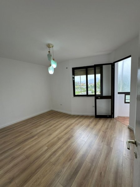 Tirane, shitet apartament 2+1 Kati 5, 81 m² 165.000 € (fusha aviacionit)
