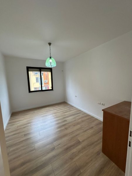 Tirane, shitet apartament 2+1 Kati 5, 81 m² 165.000 € (fusha aviacionit)