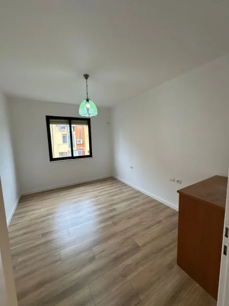 Tirane, shitet apartament 2+1 Kati 5, 81 m² 165.000 € (fusha aviacionit)