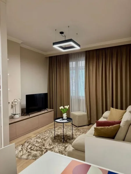 Tirane, jepet me qera apartament 1+1 Kati 9, 65 m² 850 € (blloku)