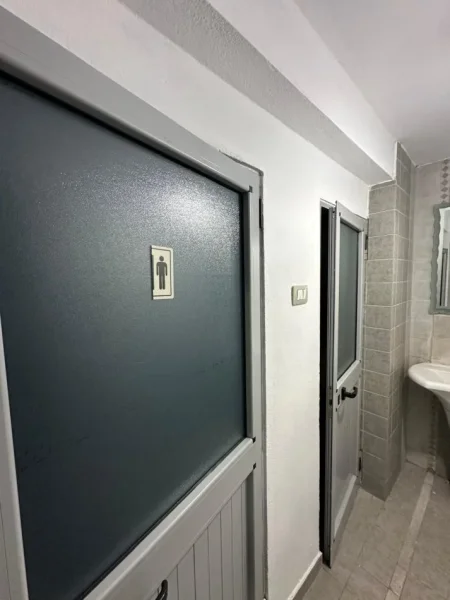 Tirane, jepet me qera magazine Kati 0, 180 m² 900 € (Rruga Shefqet Musaraj)