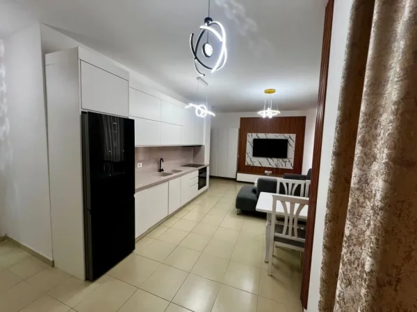 Tirane, jepet me qera apartament 2+1 Kati 1, 92 m² 650 € (bulevardi ri)
