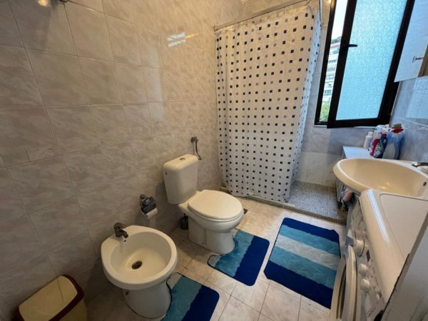 Tirane, jepet me qera apartament 3+1+Aneks+Ballkon Kati 4, 120 m² 550 € (rruga todi shkurti)