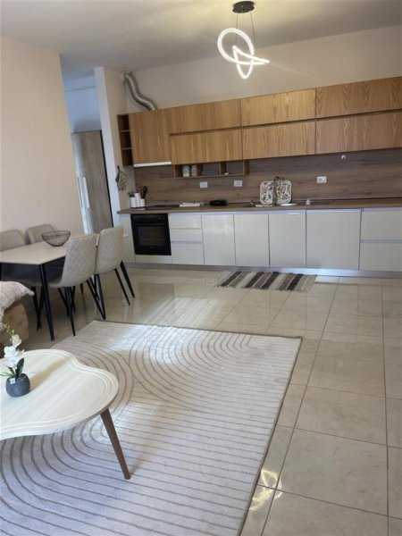 Tirane, jepet me qera apartament 2+1 Kati 8, 100 m² 500 € (kamez)