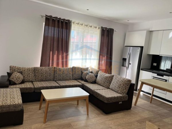 Tirane, jepet me qera apartament 2+1+Ballkon Kati 0, 75 m² 500 € 