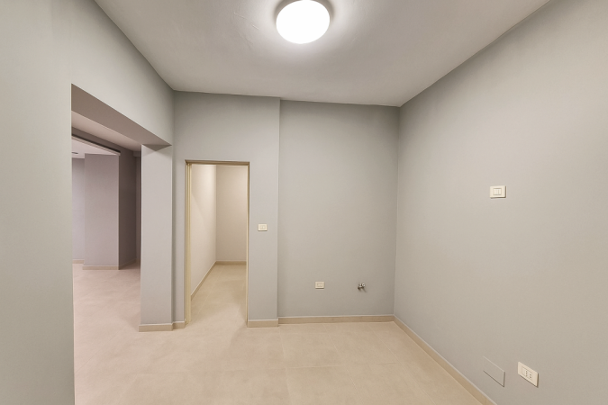 Tirane, jepet me qera ambjent biznesi Kati 0, 94 m² 500 € (Rruga Hoxha Tahsim Prane zyres se punes)