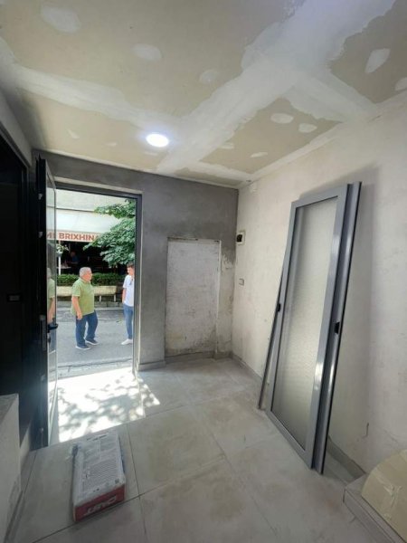 Tirane, jap me qera dhome 1 Katshe Kati 0, 11 m² 20.000 Leke (Rr. Pjeter Budi, Tirane)