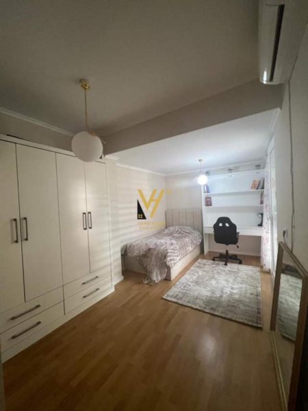 Tirane, jepet me qera apartament duplex 3+1 Kati 2, 160 m² 1.500 Euro (KODRA E DIELLIT)