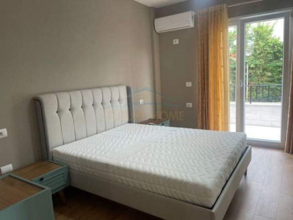Tirane, jepet me qera apartament 2+1 Kati 2, 120 m² 800 Euro
