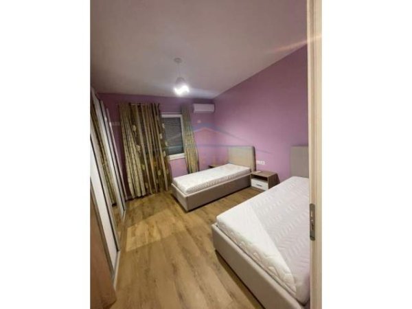 Tirane, jepet me qera apartament 2+1 Kati 2, 120 m² 800 Euro