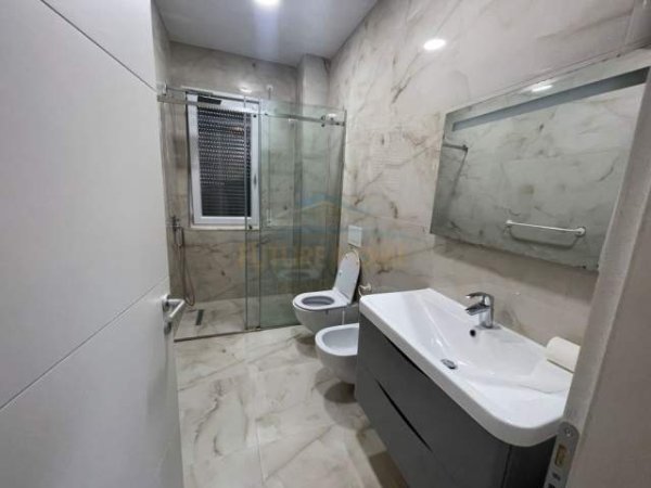 Tirane, jepet me qera apartament 2+1 Kati 2, 120 m² 800 Euro